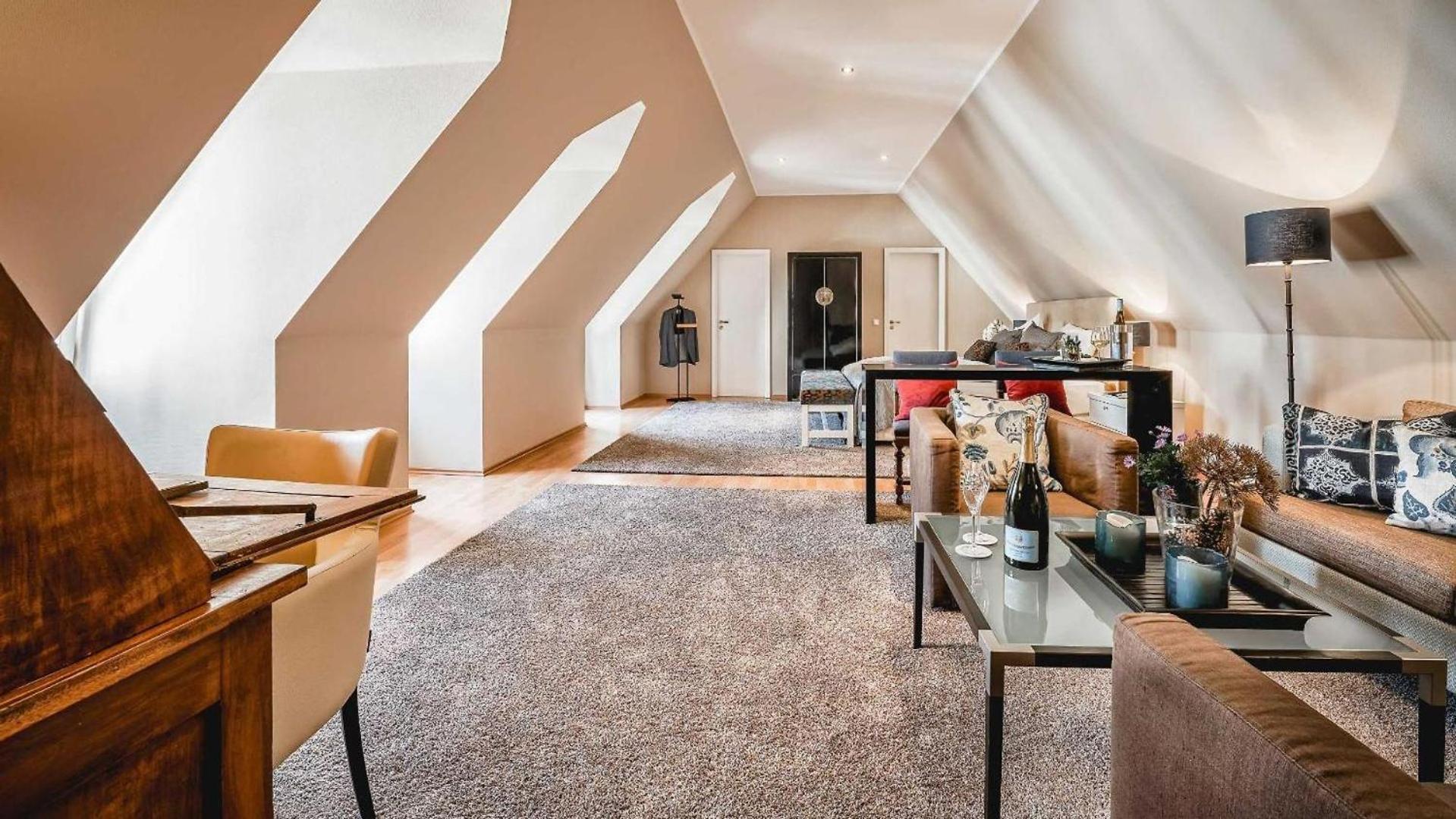 Gutshotel Weingut Schloss Reinhartshausen エルトフィレ エクステリア 写真