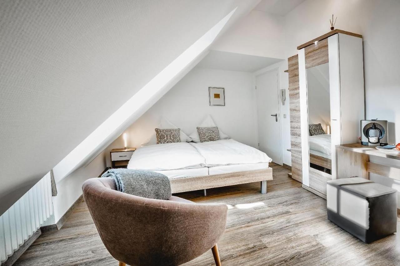 Gutshotel Weingut Schloss Reinhartshausen エルトフィレ エクステリア 写真